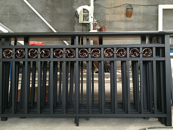 陽臺(tái)護(hù)欄