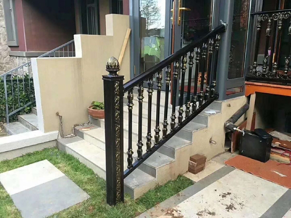 陽臺(tái)護(hù)欄